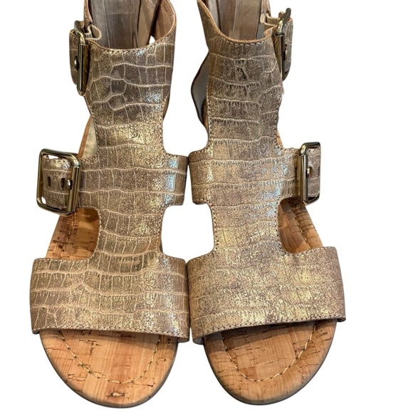 Donald Pliner Olive Wedge Sandals Metallic Gold Rose, Sz 8 - Picture 7 of 15